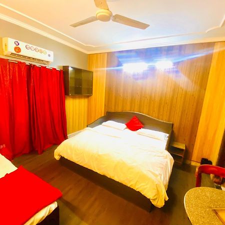 Osakataj Hotell Agra  Eksteriør bilde
