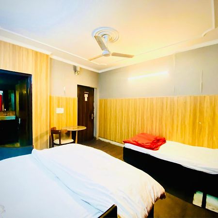 Osakataj Hotell Agra  Eksteriør bilde