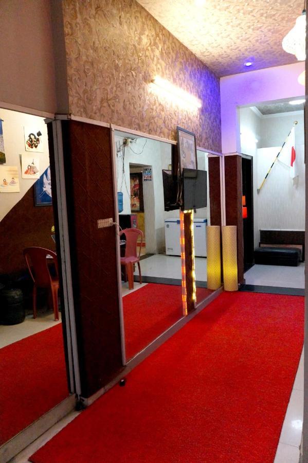 Osakataj Hotell Agra  Eksteriør bilde