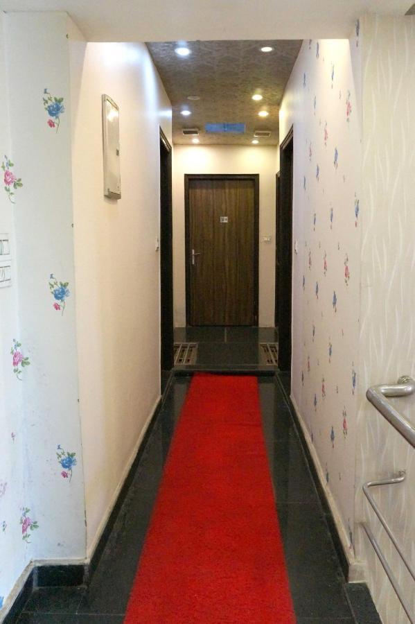 Osakataj Hotell Agra  Eksteriør bilde